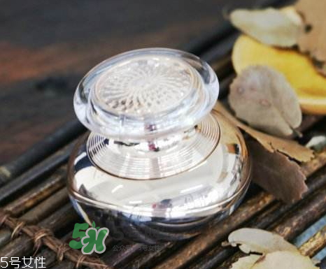 夢(mèng)詩(shī)麗天璽瓊珍玉顏膏怎么樣？夢(mèng)詩(shī)麗天璽膏有激素嗎？