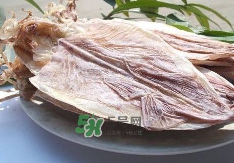 魷魚干可以煲湯嗎？魷魚干可以燉湯嗎