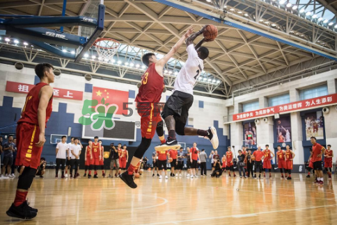 歐文中國行同款夜光鴛鴦kyrie 3怎么樣？耐克夜光鴛鴦kyrie 3測評