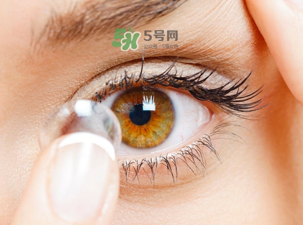 隱形眼鏡日拋是什么意思？隱形眼鏡干了泡開還能用嗎