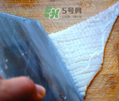 魷魚頭怎么切？魷魚怎么切花刀