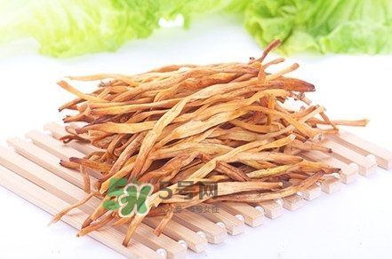 新鮮黃花菜怎么處理？干黃花菜怎么處理