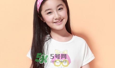 14歲女生胸部變大是正常的嗎？14歲女生的胸多大正常？