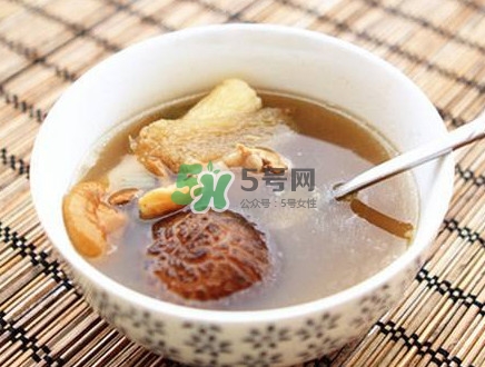 松茸煲排骨怎么做？松茸燉排骨有什么功效