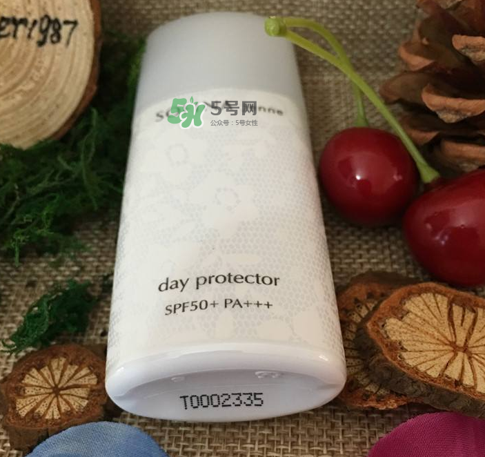 蘇菲娜白蕾絲防水嗎？蘇菲娜白蕾絲悶痘嗎？