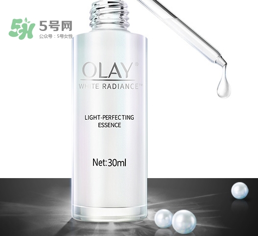olay玉蘭油小白瓶小綠瓶哪個好？olay小白瓶小綠瓶區(qū)別