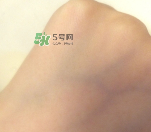 olay玉蘭油小白瓶小綠瓶哪個好？olay小白瓶小綠瓶區(qū)別