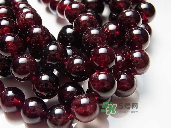 石榴石是什么做的？石榴是是怎么形成的？