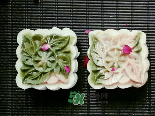 冰皮月餅皮太黏怎么辦？冰皮月餅粘手怎么回事？