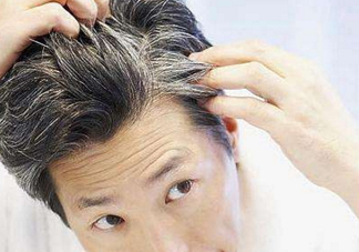 頭發(fā)白是什么原因引起的？頭發(fā)白吃什么能變黑？