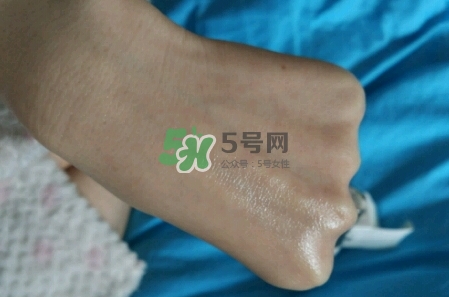 olay淡斑小白瓶和olay光感小白瓶哪個好？