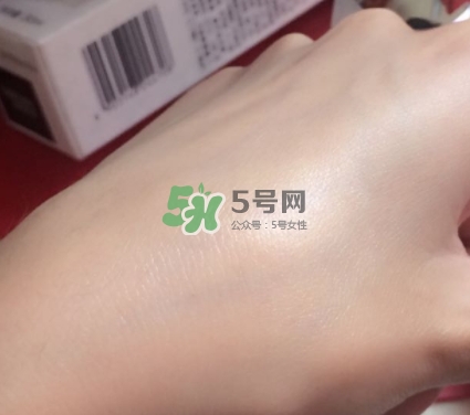 olay小白瓶會(huì)長(zhǎng)毛嗎？olay小白瓶長(zhǎng)黑毛是怎么回事？