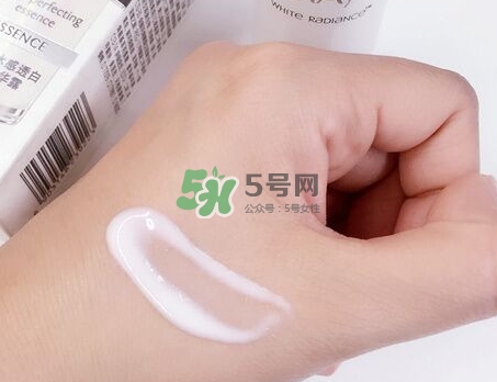 olay小白瓶和樂敦cc美容液哪個好？olay小白瓶和樂敦cc順序