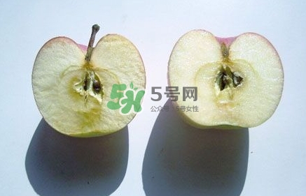 olay小白瓶和樂敦cc美容液哪個好？olay小白瓶和樂敦cc順序