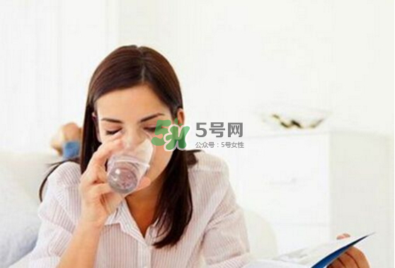喝水就想小便是什么原因？喝水尿頻怎么辦？