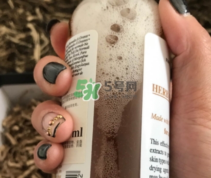 科顏氏金盞花水和黛珂紫蘇水哪個好？金盞花和紫蘇水對比