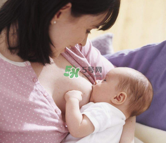母乳喂養(yǎng)會乳糖不耐受嗎？母乳喂養(yǎng)會過度喂養(yǎng)嗎？