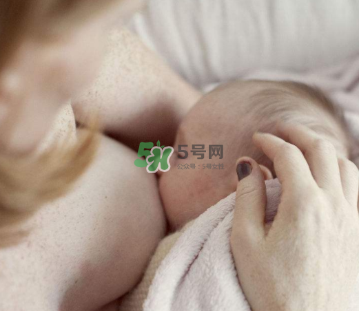 母乳喂養(yǎng)會(huì)積食嗎？純母乳喂養(yǎng)的寶寶會(huì)積食嗎？