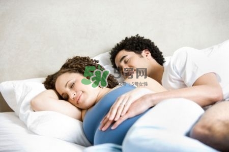 孕婦睡姿會(huì)影響寶寶嗎？孕婦睡姿對(duì)寶寶的影響