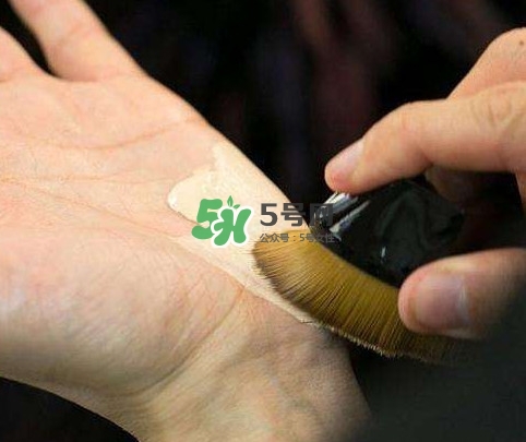 植村秀55號(hào)粉底刷好用嗎？植村秀55零刷痕粉底刷怎么用