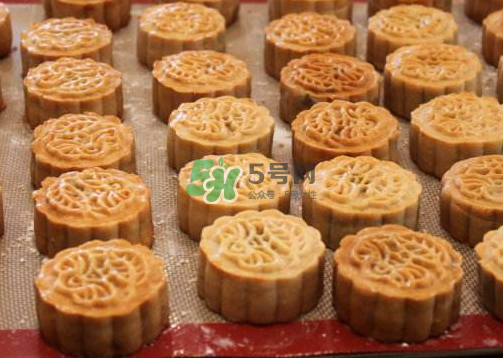 烤月餅用錫紙還是油紙？烤月餅是不是一定要墊錫紙？