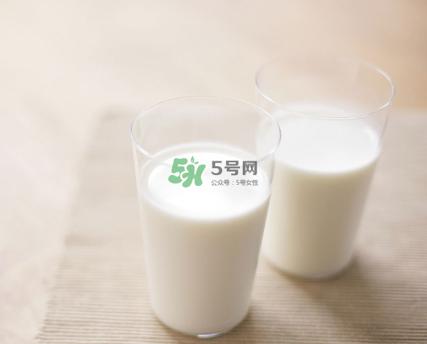 喝牛奶美白嗎？吃什么可以美白？