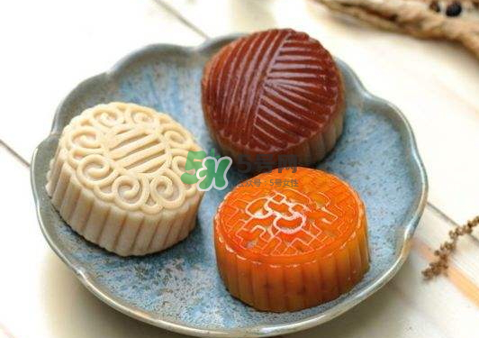 月餅烤裂了什么原因？月餅烤的時(shí)候?yàn)槭裁磿?huì)變形？