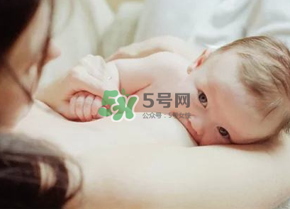 母乳喂養(yǎng)預(yù)防乳腺癌嗎？不喂母乳會(huì)的乳腺癌嗎？