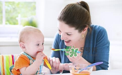 一歲后的寶寶如何喂養(yǎng)？寶寶喝牛奶好嗎？
