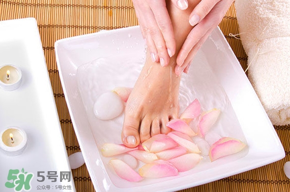醋泡腳能治療灰指甲嗎？醋泡腳能治足跟痛嗎