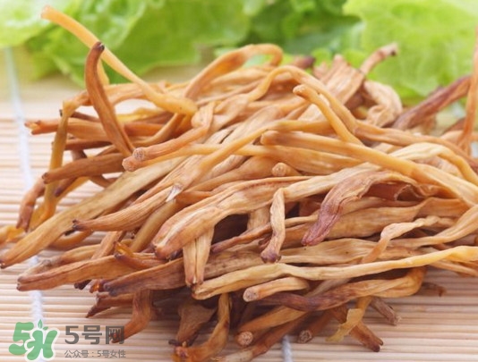 黃花菜是植物的什么部分？黃花菜要去芯嗎？