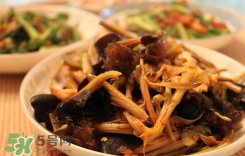 黃花菜為什么苦？黃花菜為什么要曬干