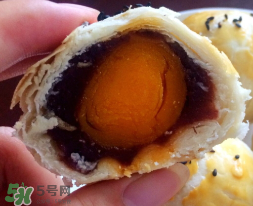 蛋黃酥可以用熟蛋黃嗎？蛋黃酥用什么蛋黃好？