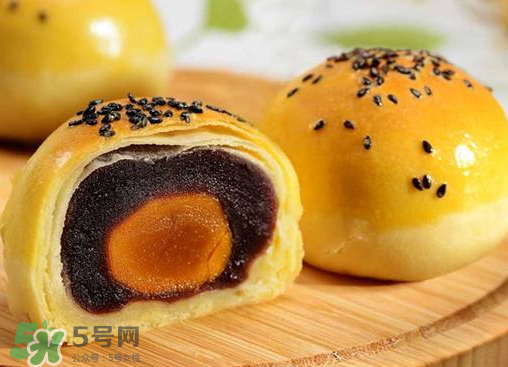 蛋黃酥可以用熟蛋黃嗎？蛋黃酥用什么蛋黃好？