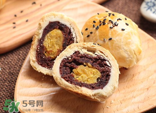 蛋黃酥可以用熟蛋黃嗎？蛋黃酥用什么蛋黃好？