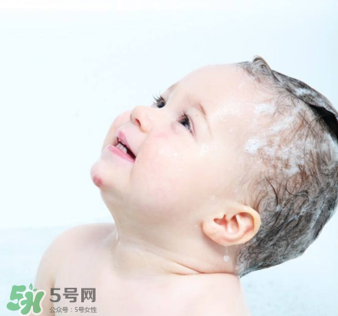 秋天嬰兒幾天洗一次澡？秋天嬰兒洗幾次澡？