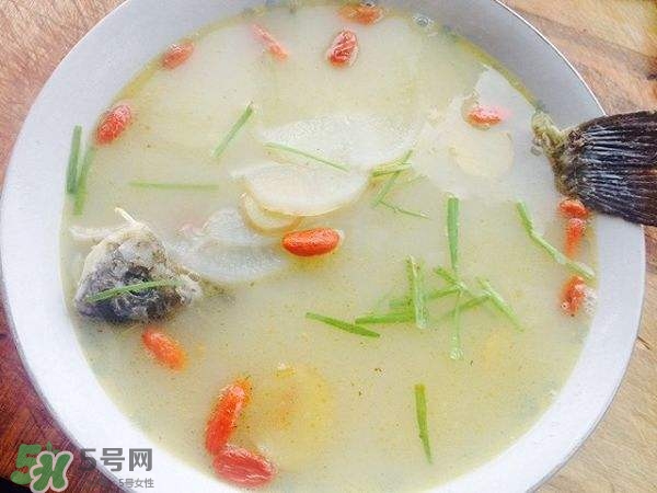 鯽魚(yú)湯怎么去腥味？鯽魚(yú)湯熬多長(zhǎng)時(shí)間最好？