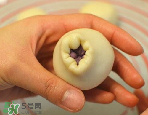 蛋黃酥油皮怎么揉出膜？蛋黃酥油皮不出膜怎么辦？