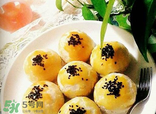 蛋黃酥用什么面粉？蛋黃酥能用低筋面粉嗎？