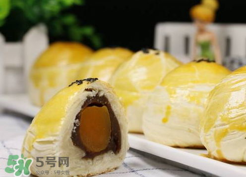 蛋黃酥可以用微波爐烤嗎？微波爐可以做蛋黃酥嗎？