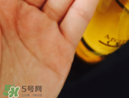 歐萊雅護發(fā)精油哪款好？歐萊雅護發(fā)精油和愛茉莉精油對比