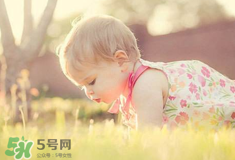 寶寶曬太陽(yáng)后出濕疹正常嗎？寶寶曬太陽(yáng)會(huì)出濕疹嗎？
