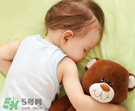 怎么樣培養(yǎng)寶寶自己入睡？怎么樣培養(yǎng)寶寶整夜睡覺？