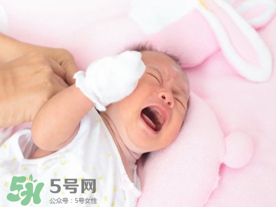 剛出生的寶寶要注意什么？剛出生的寶寶要準(zhǔn)備哪些東西？