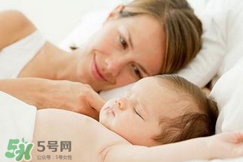 新生寶寶怎么抱？新生寶寶可以豎著抱嗎？