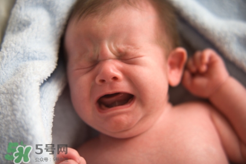 寶寶驚厥是什么癥狀？如何區(qū)別寶寶驚厥和驚跳？