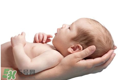 新生寶寶怎么抱？新生寶寶可以豎著抱嗎？