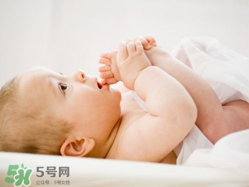剛出生的寶寶要注意什么？剛出生的寶寶要準(zhǔn)備哪些東西？