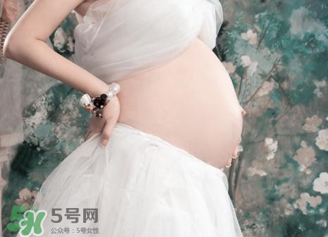 妊娠紋在左邊生男或女？怎么從妊娠紋看男女？