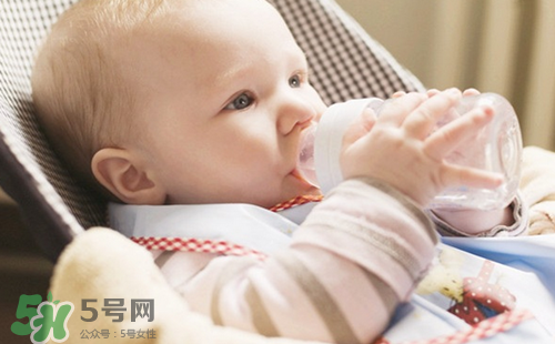 寶寶奶粉過敏什么原因？奶粉過敏的識別和處理